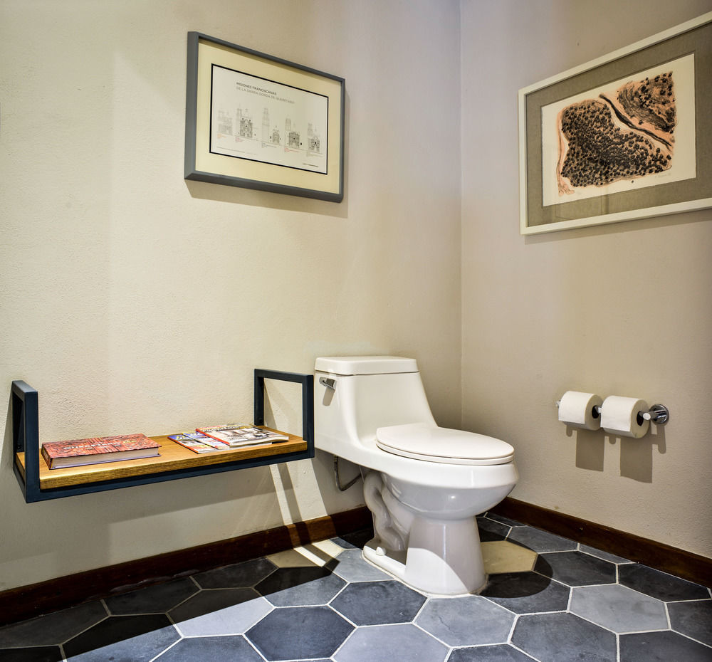 克里欧酒店 克雷塔罗 外观 照片 A modern flush toilet